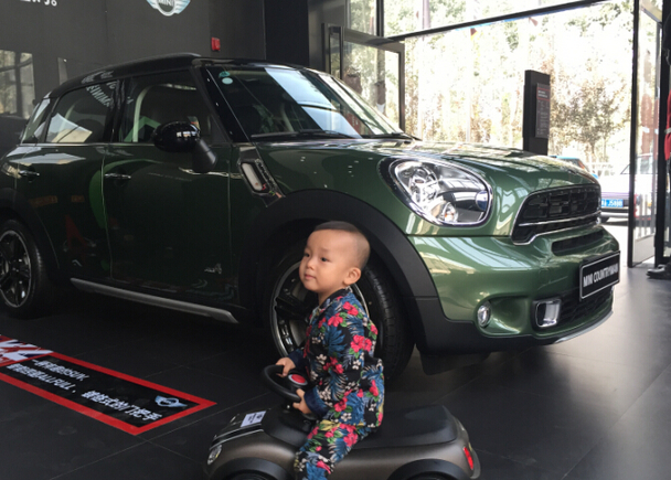 MINI&