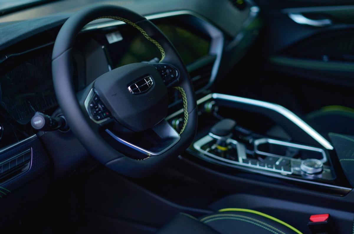 一台好看、好听又好开的高性能运动SUV—星越S