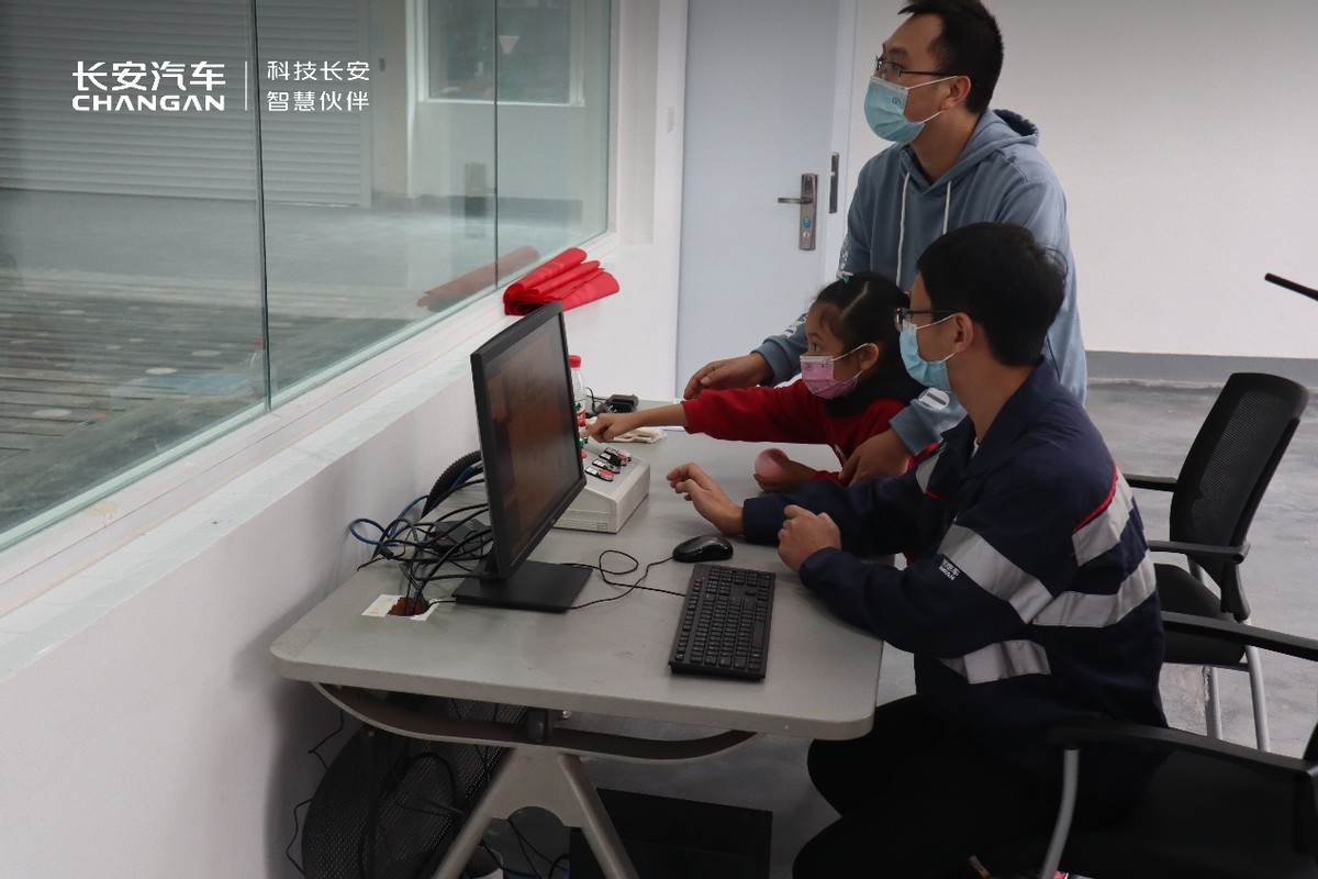 关注行车安全 呵护儿童成长 长安OpenDay体验官走进碰撞安全中心