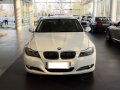 320i
