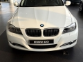 320i