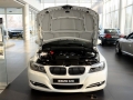 320i