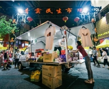 五菱就造摆摊神器 五菱荣光售货车助力中国“地摊经济”火起来!